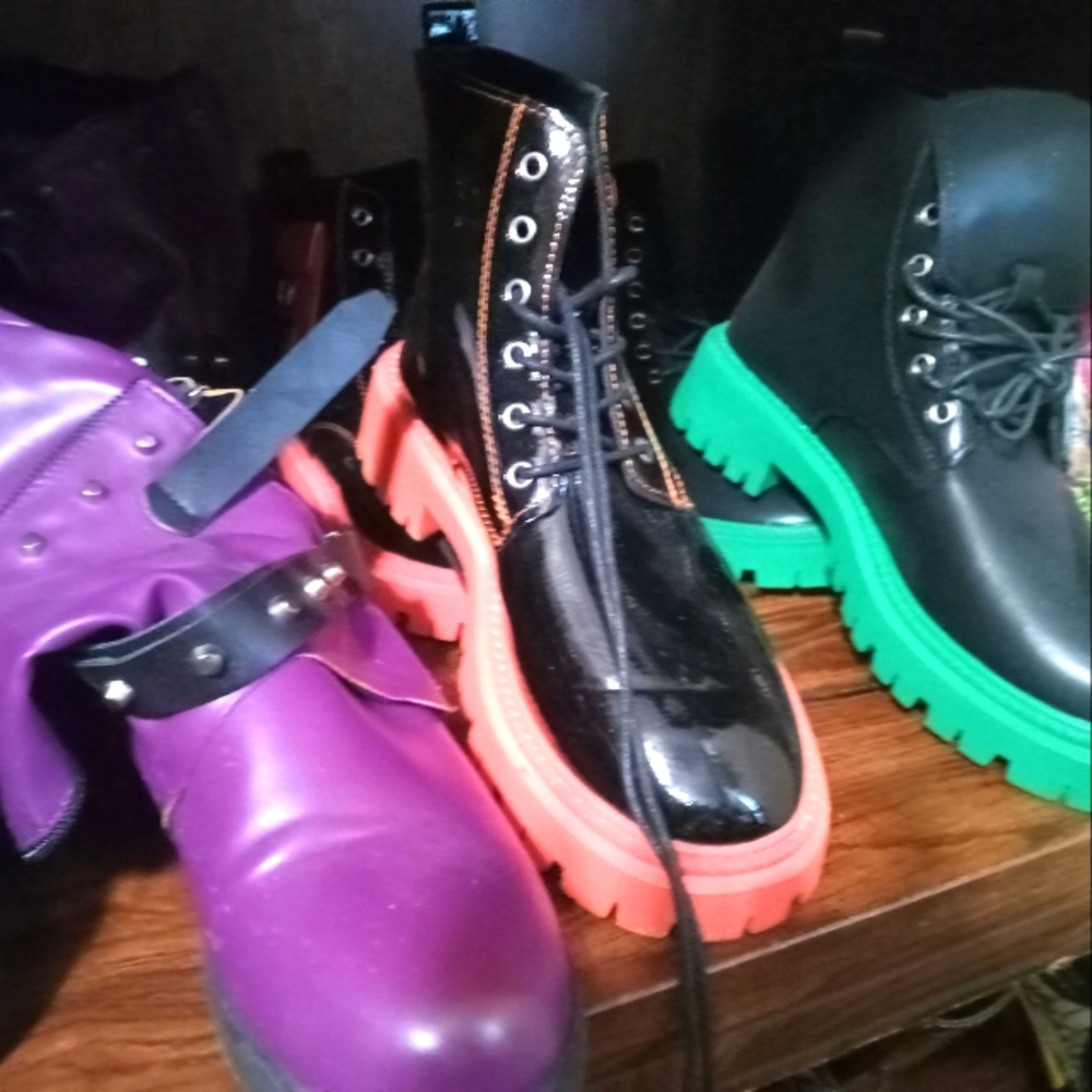 Boots size 9 to 10